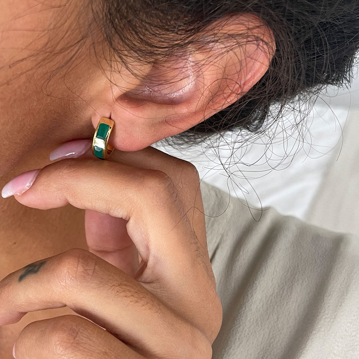 ATHENA 'Cora' チャンキー ハギー フープピアス