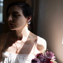 画像をギャラリービューアに読み込む, ATHENA ‘Persephone’ダブルジェムストーンドロップピアス : ピーチムーンストーン&ラブラドライト