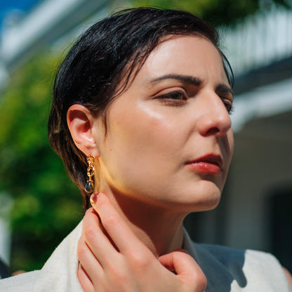 ATHENA ‘Moirai’ダブルツイステッドループドロップピアス : アクアカルセドニー