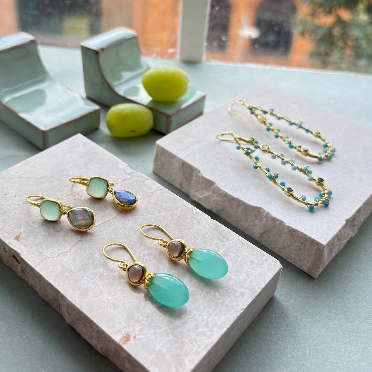 Persephone ダブルジェムストーンドロップピアス : アクアカルセドニー&スモーキークオーツ