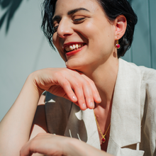 画像をギャラリービューアに読み込む, ATHENA ‘Charis’ラウンドジェムストーンドロップピアス : ルビー