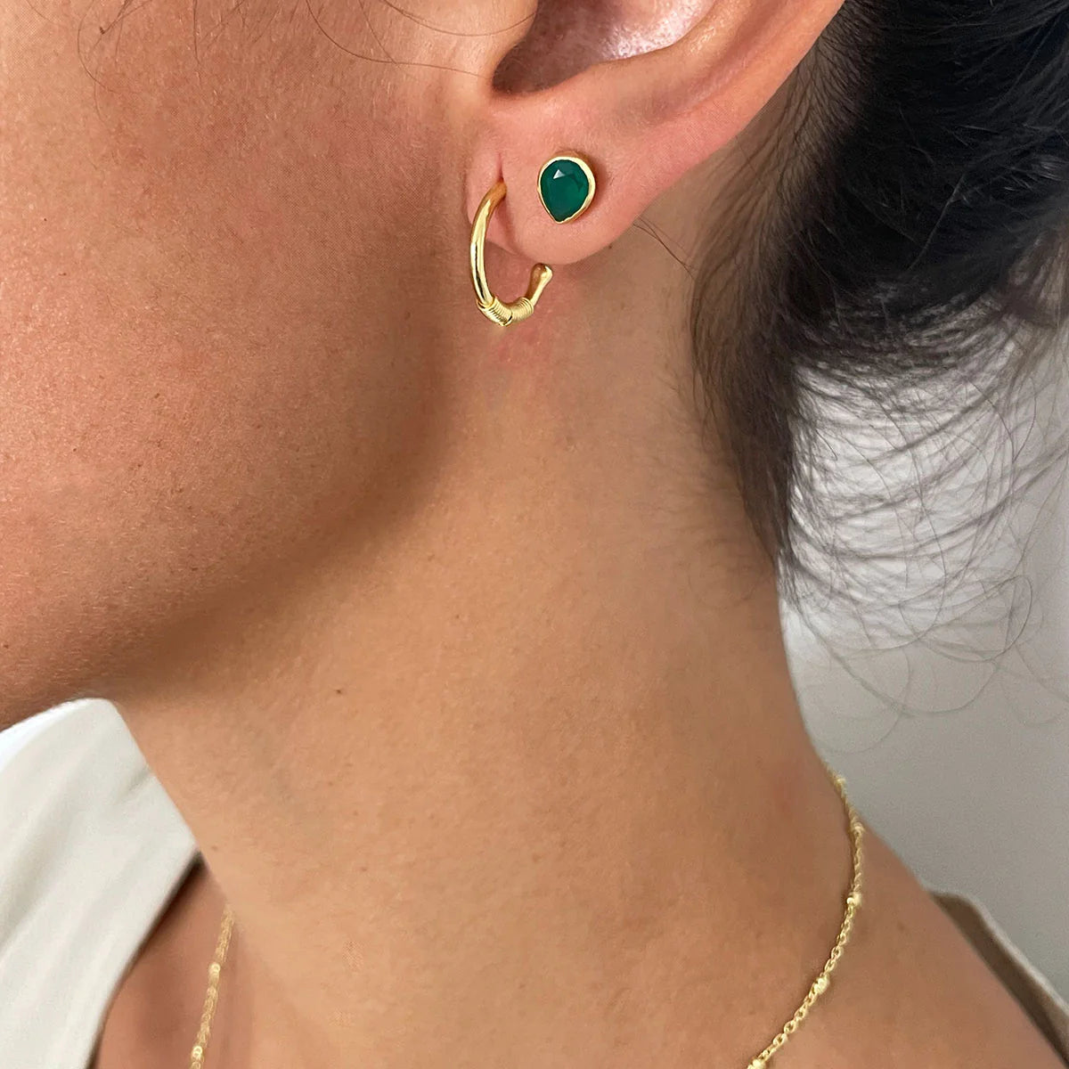 ATHENA 'Simi'ジェムストーンスタッドピアス : グリーンオニキス