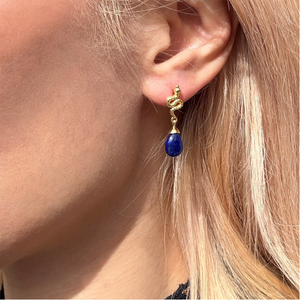 ATHENA ‘Medusa’スモールジェムストーンドロップピアス : ラピスラズリ