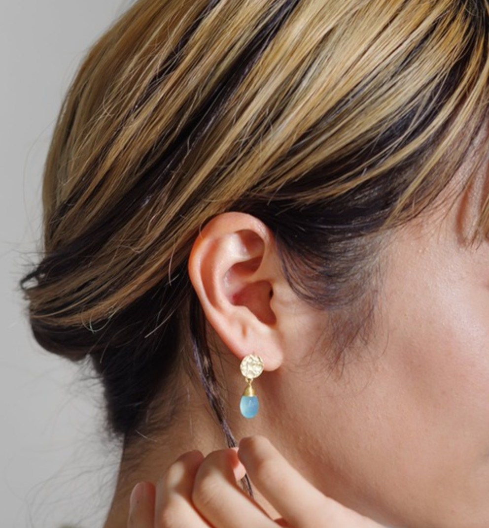 ATHENA 'Kate' スモールドロップピアス : アクアカルセドニー – azuni