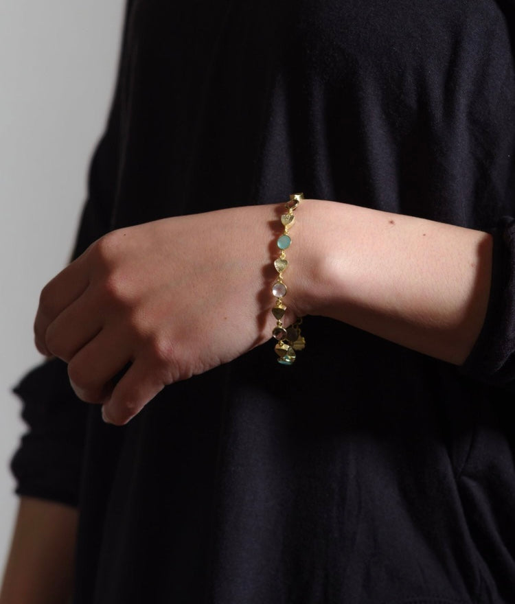 ATHENA ‘Sara’マルチストーンブレスレット : アクアカルセドニー 他